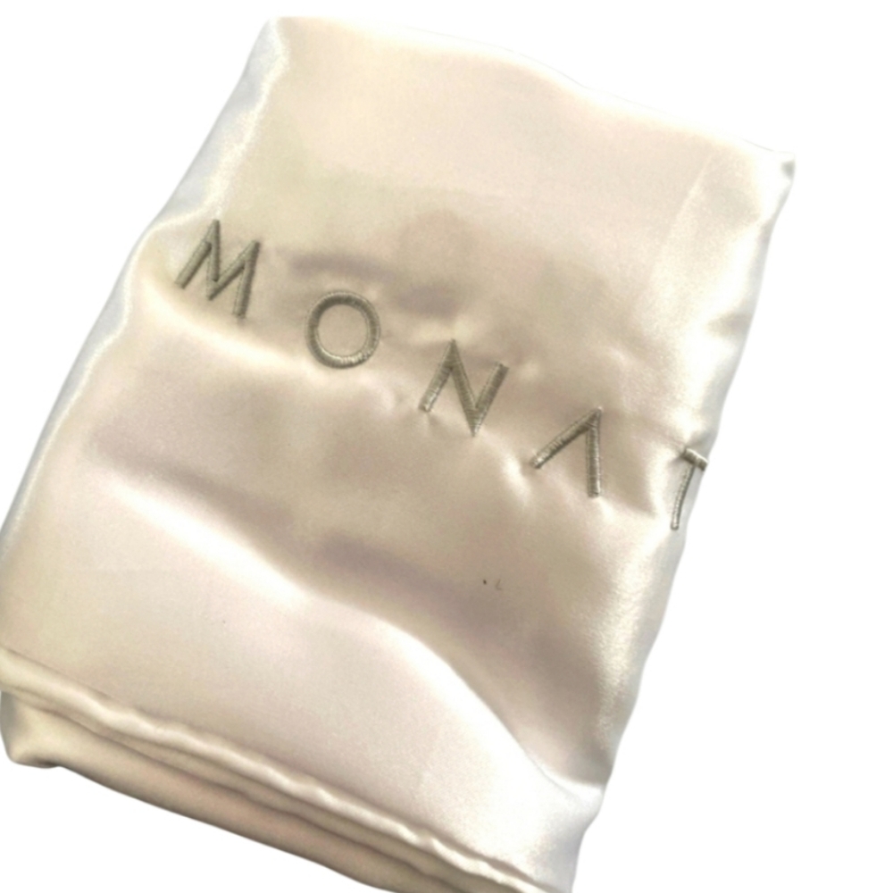 Monat satin pillowcases set